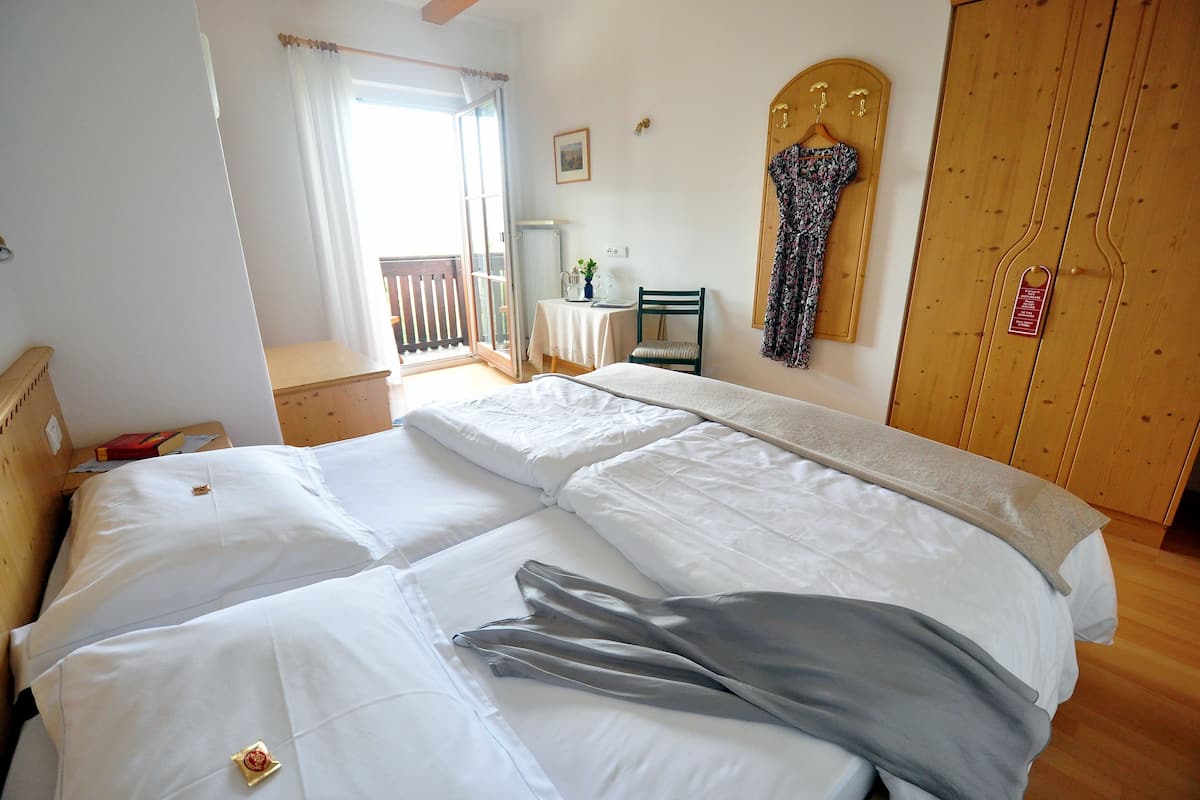 Double Room, Balcony, Valley View | Desk, rollaway beds, free WiFi, bed sheets