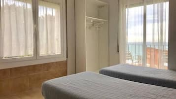 Twin Room | Free WiFi