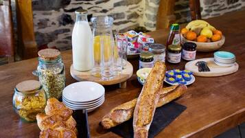 Daily continental breakfast (EUR 10 per person)