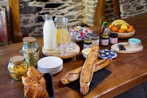 Daily continental breakfast (EUR 10 per person)