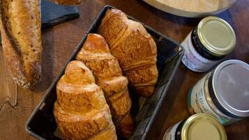 Petit déjeuner continental (10 EUR par personne)