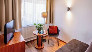 Doppia Standard, 1 camera da letto, non fumatori, al piano ammezzato | Biancheria da letto ipoallergenica, una cassaforte in camera