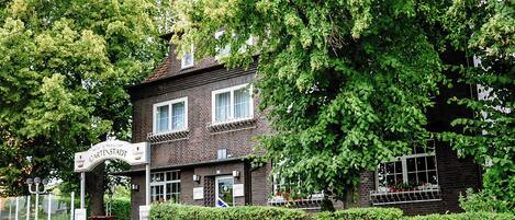 المنشأة من الخارج