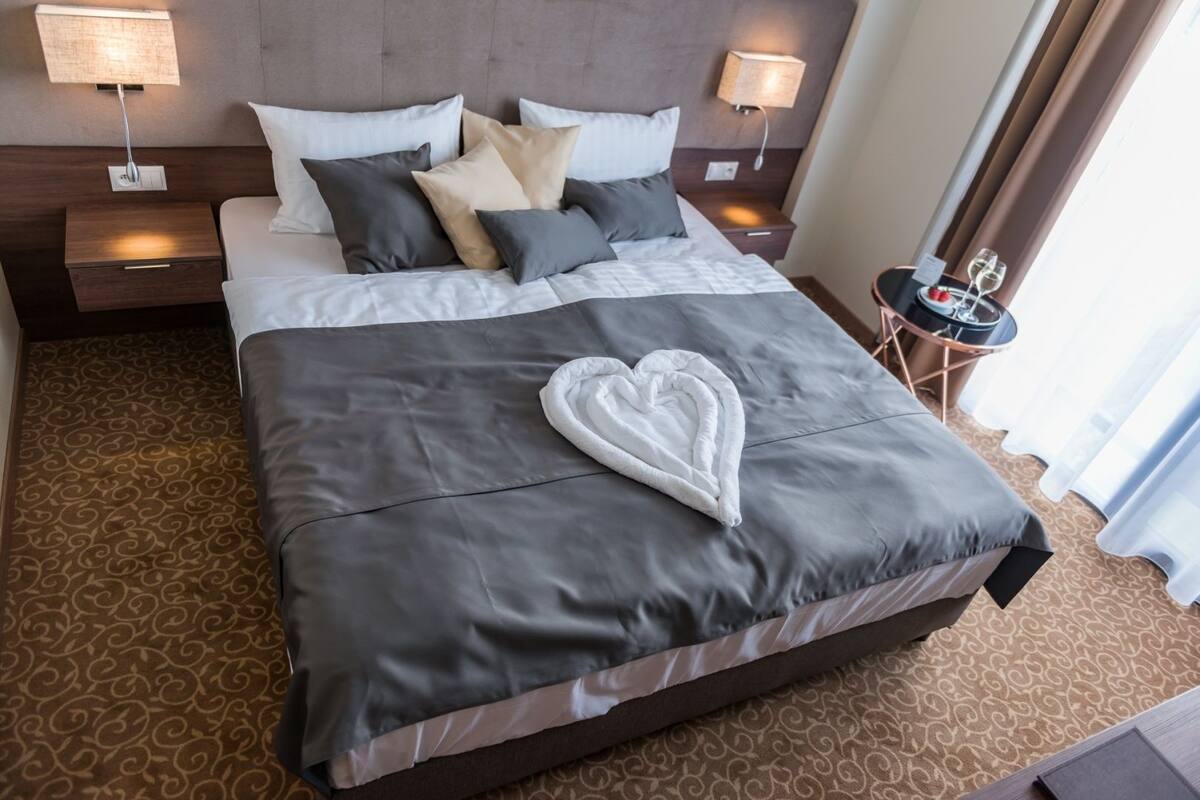 Quarto casal standard (Standard Plus) | Frigobar, cofres nos quartos, escrivaninha
