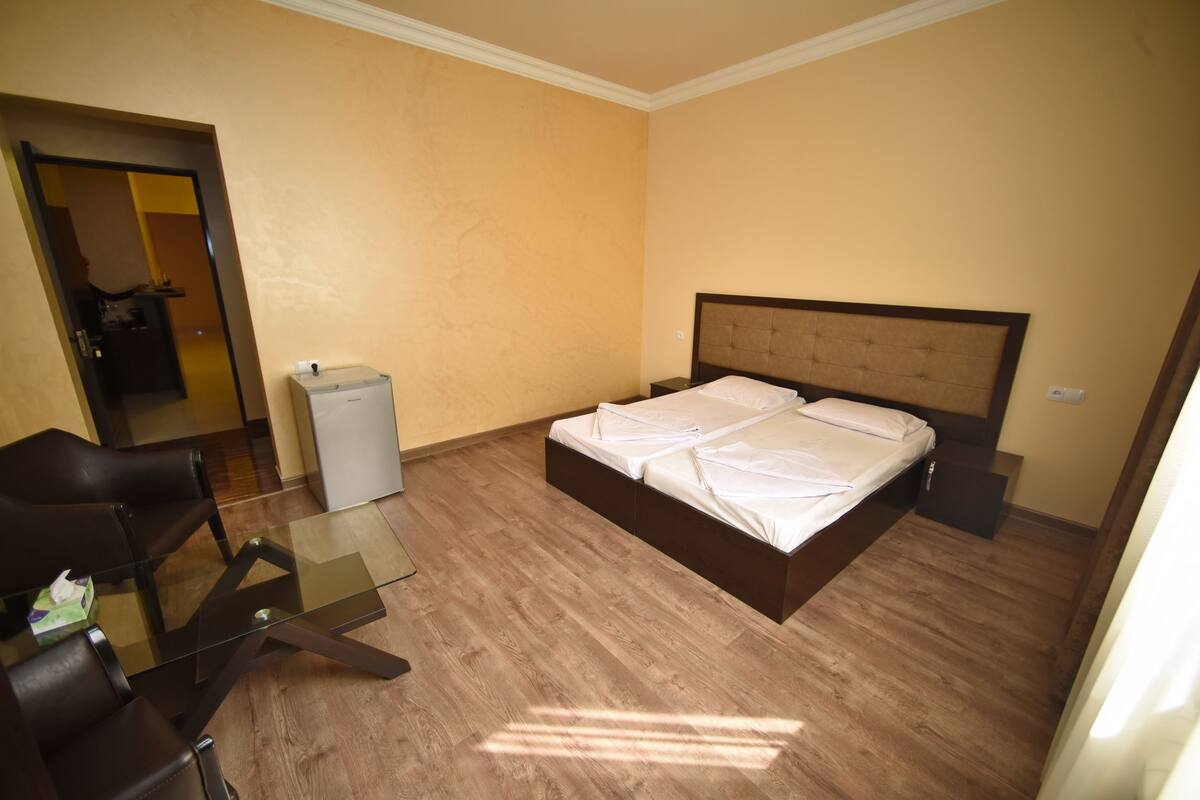 1 Schlafzimmer, Minibar, Schreibtisch, Bügeleisen/Bügelbrett