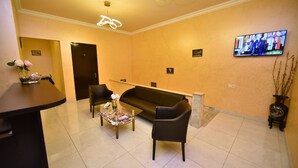 Lobby sitting area - MBM Hotel Yerevan (Yerevan)
