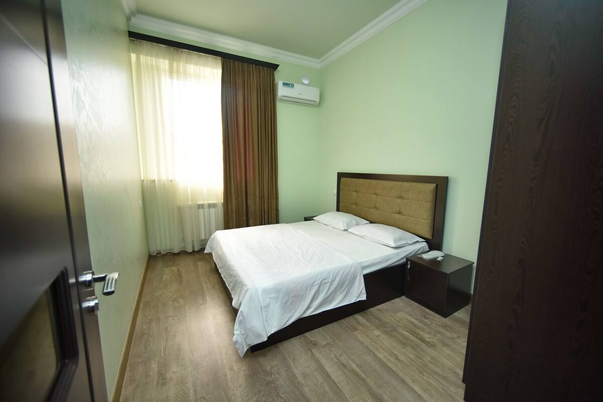 1 Schlafzimmer, Minibar, Schreibtisch, Bügeleisen/Bügelbrett
