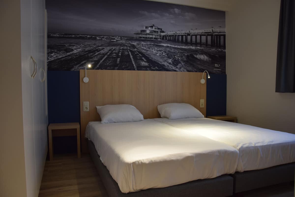 Standaard kamer, 1 twee- of 2 eenpersoonsbedden, terras | Hypoallergeen beddengoed, donzen dekbedden, een kluis op de kamer