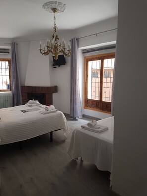 Superior tweepersoonskamer | Een bureau, extra bedden (toeslag), gratis wifi