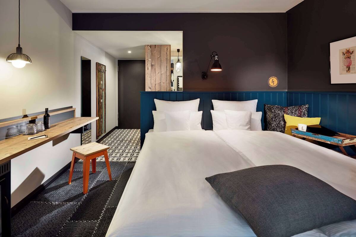 egyptian cotton sheets, premium bedding, down duvets, pillow-top beds