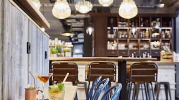 Serves breakfast and dinner