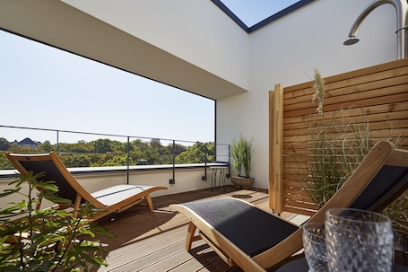 Terrace/patio. Me and All Hotel Mainz, by Hyatt