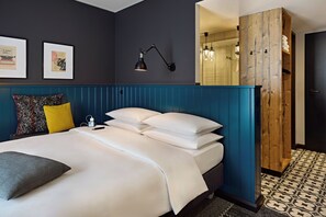 Deluxe Room, 1 King Bed | Egyptian cotton sheets, premium bedding, down comforters, pillowtop beds - Me and All Hotel Mainz, by Hyatt (Mainz)