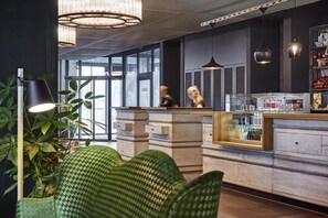 Reception - Me and All Hotel Mainz, by Hyatt (Mainz)