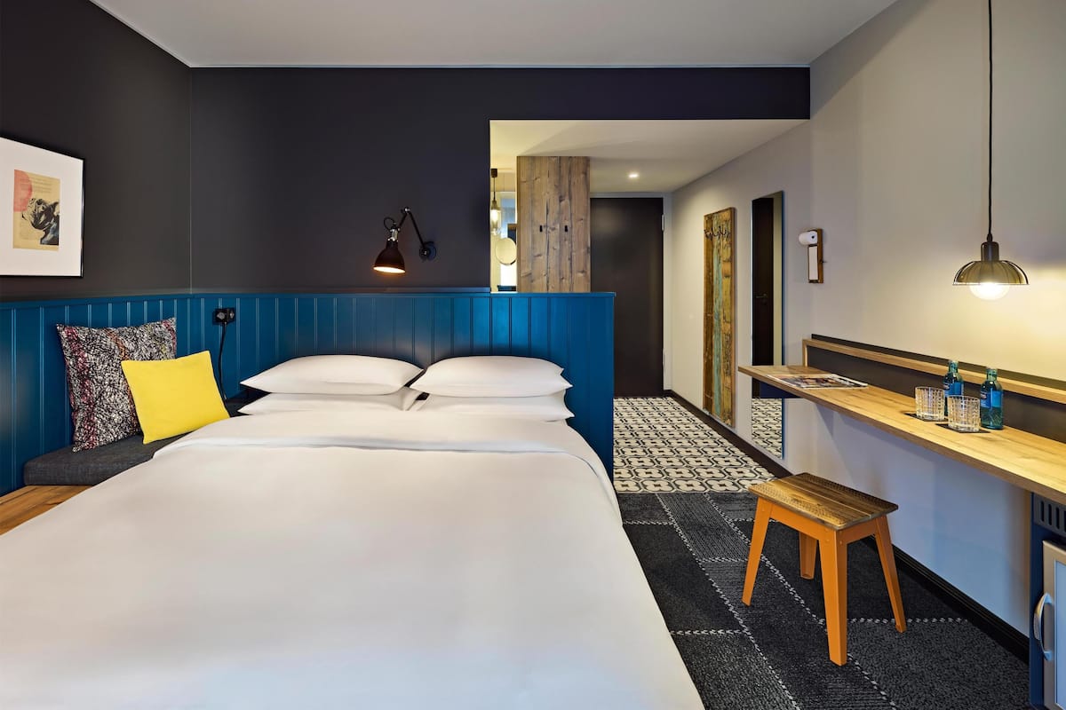 Rum - 1 queensize-säng | Egyptiska bomullslakan, sängtillbehör av högsta kvalitet och duntäcken