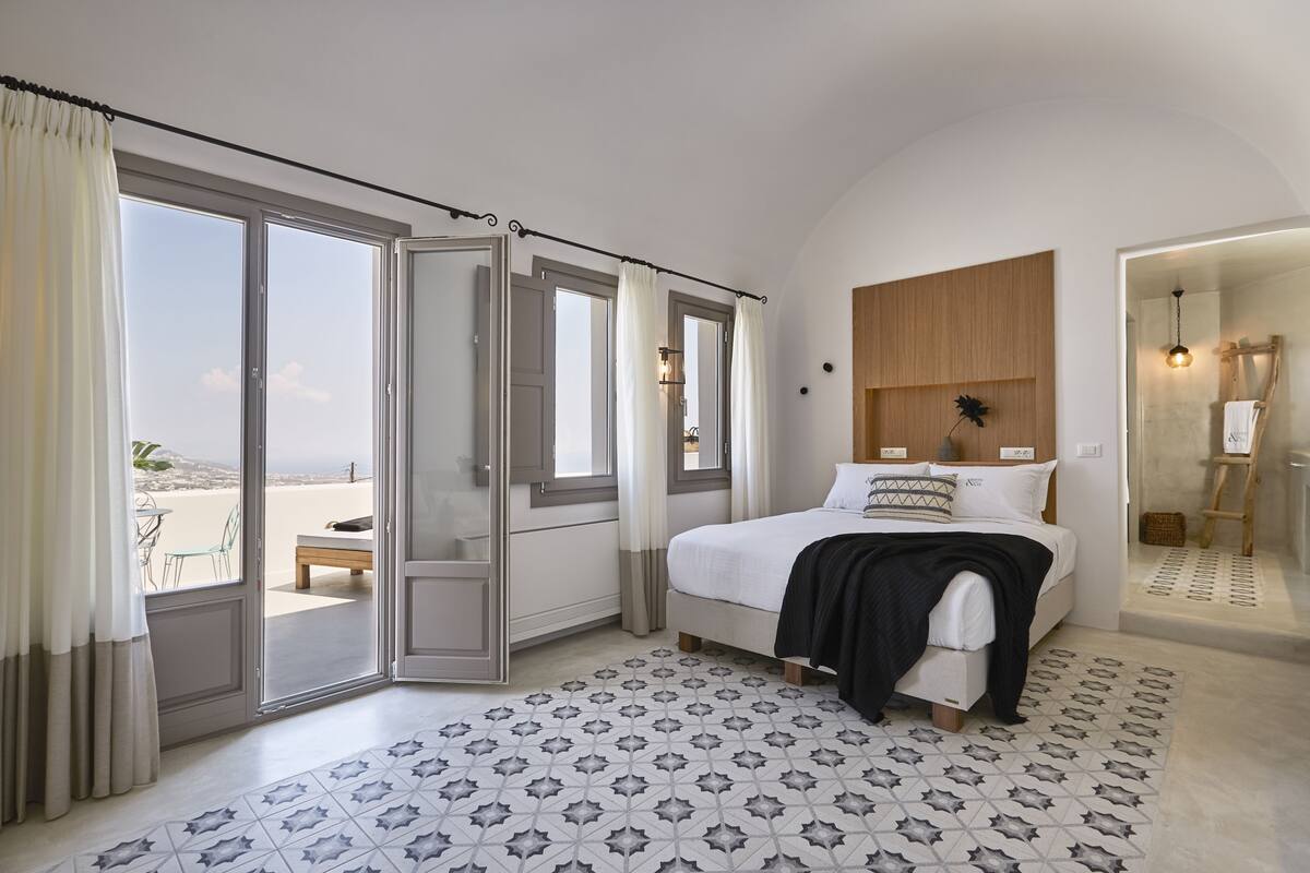 Suite, Jetted Tub (201) | Living area | Flat-screen TV