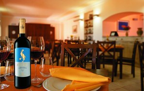Lunch and dinner served, local cuisine - Agriturismo Sirignano Wine Resort (Monreale)