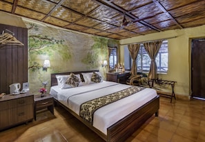 Cottage Deluxe (Non AC) | Couette en duvet d'oie, surmatelas, décoration personnalisée