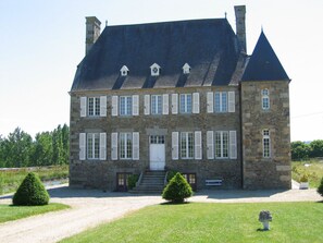 Front of property - Chateau de la Semondiere (Brecey)