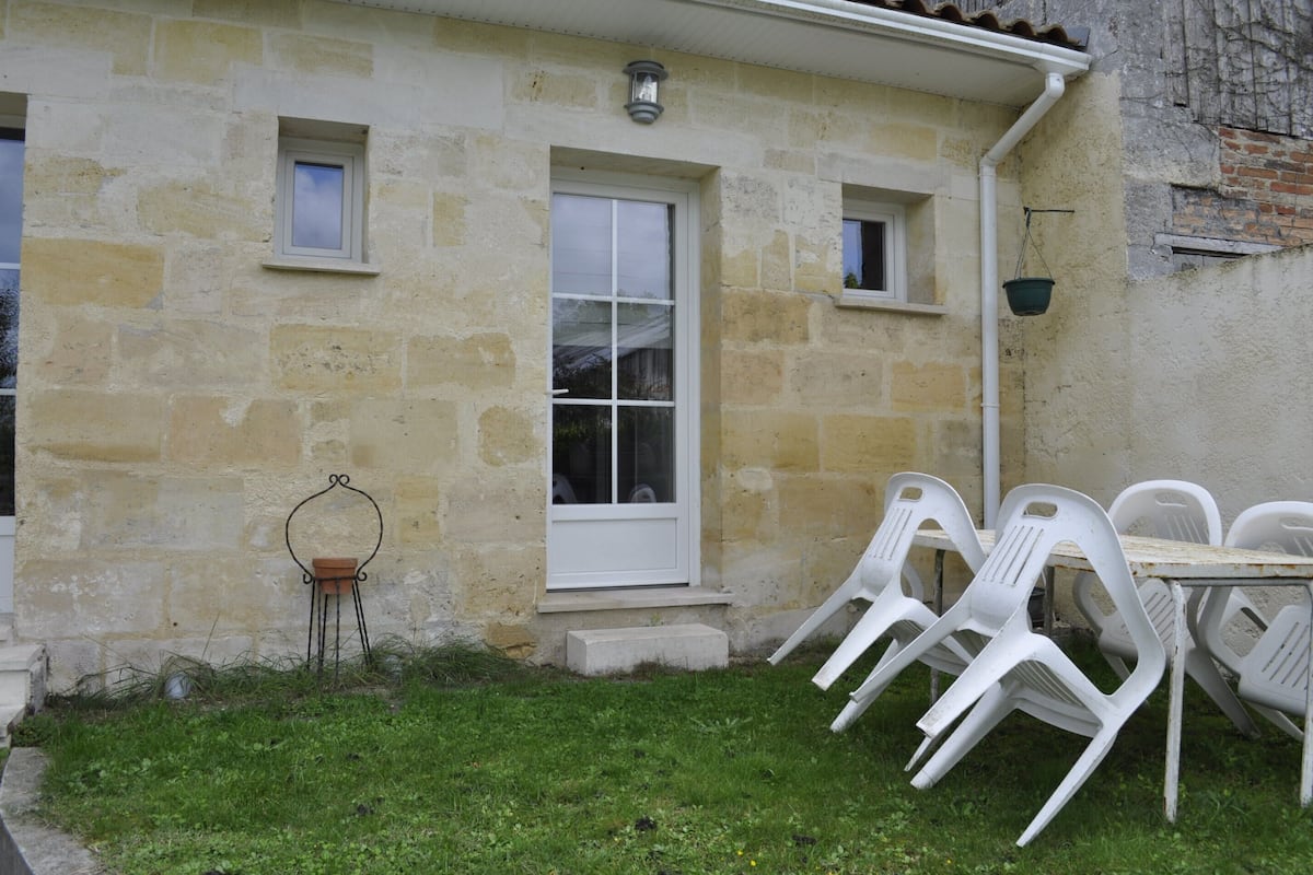 Familie cottage, gemeenschappelijke badkamer, uitzicht op tuin (LA REMISE) | Exterieur