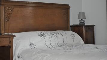 Quarto casal família, banheiro privativo, vista para o jardim (LA COSY)