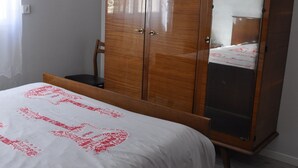 Family Cottage, Shared Bathroom, Garden View (LA REMISE)