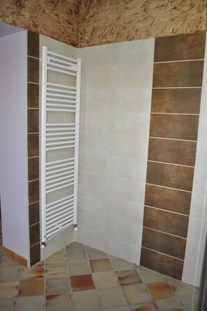 Habitación doble, con acceso para personas discapacitadas, vista al jardín (LE CHAI) | Baño