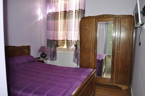 Double Room, Private Bathroom (La SECRETE) - Chambres D'hotes La Mouline (Ludon-Medoc)