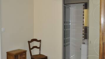 Quarto casal clássico, banheiro privativo, vista para o jardim (La DUO)