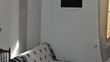 Quarto casal família, banheiro privativo, vista para o jardim (LA COSY)