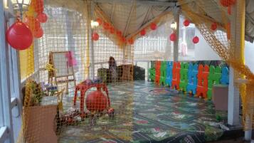 Children’s play area – outdoor