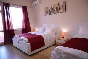 1 bedroom, desk, iron/ironing board, cribs/infant beds - Hotel Afrodita (Dimitrovgrad)