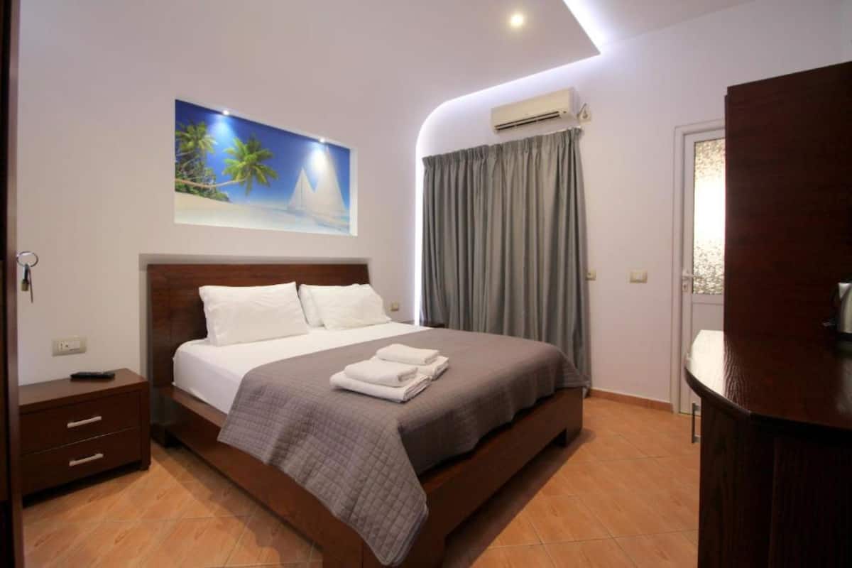 Double Room, Sea View | In-room safe, desk, soundproofing, iron/ironing board (on request)