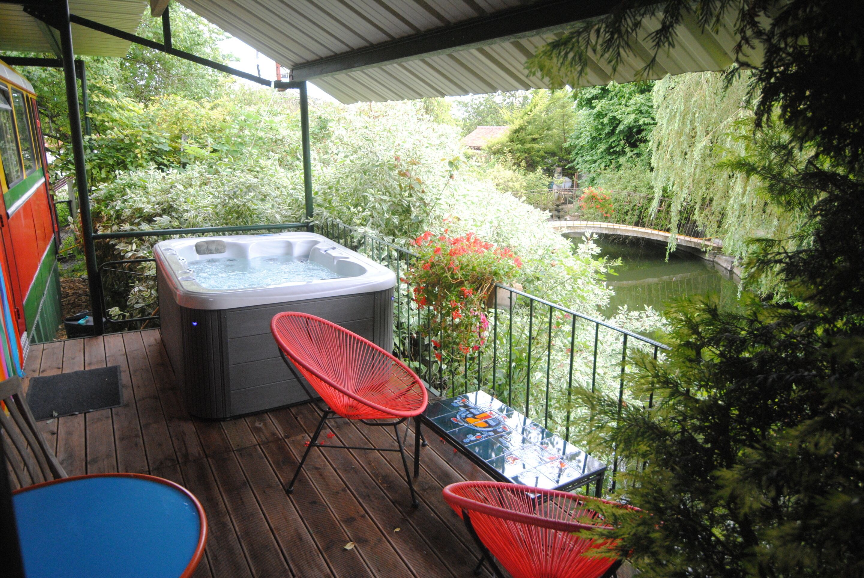 Bain à remous extérieur