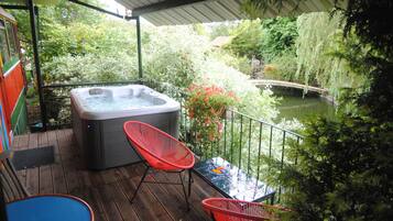 Bain à remous extérieur