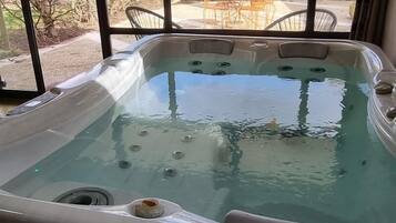 Superior Cabin, Ensuite, Garden View (La Remise) | Indoor spa tub