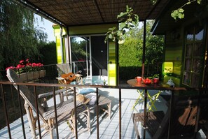Comfort Mobile Home, Ensuite, Garden View (Roulotte du grand logis) | Balcony view