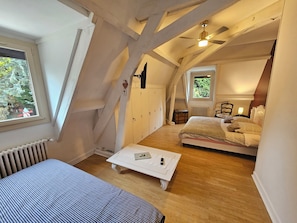 Suite, Mehrere Betten | 1 Schlafzimmer, hochwertige Bettwaren, individuell dekoriert