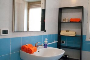 Deluxe Double Room | Bathroom sink - B&B Sikily Naxos (Giardini Naxos)