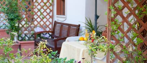 Deluxe Double Room | Terrace/patio