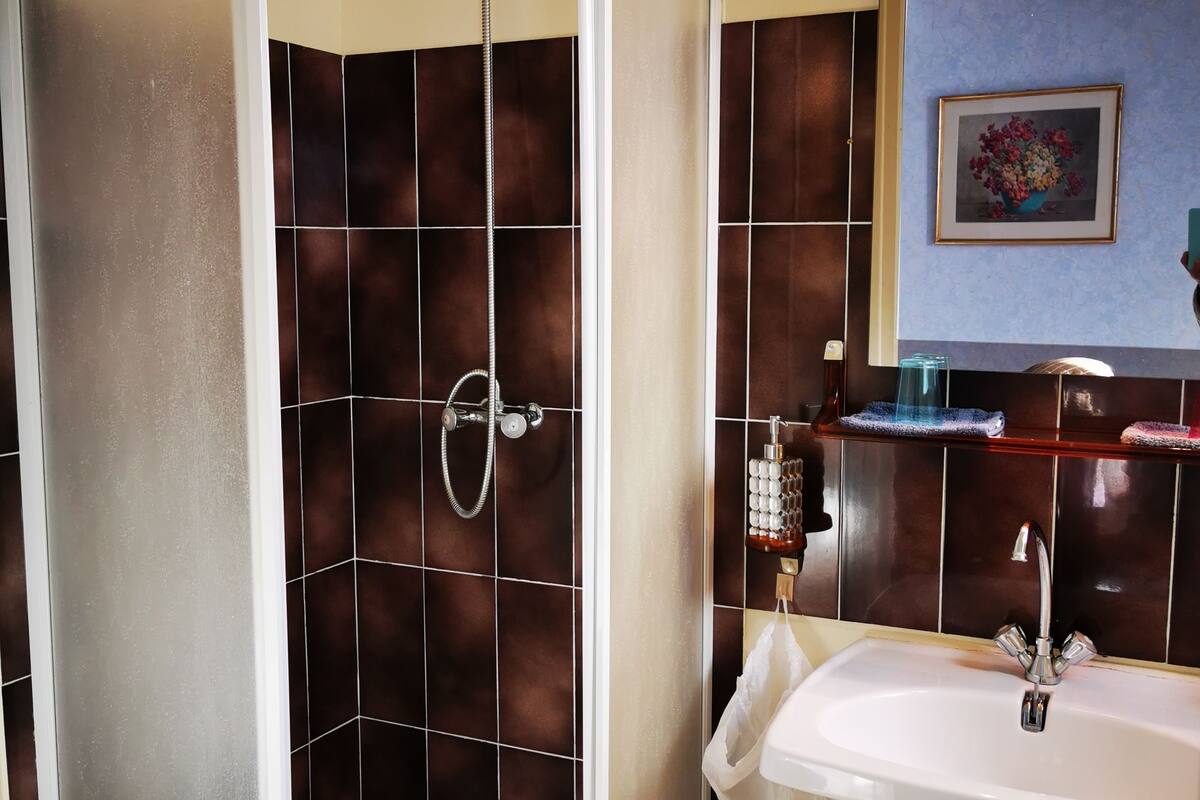 Doppelzimmer (2) | Badezimmer | Haartrockner, Handtücher