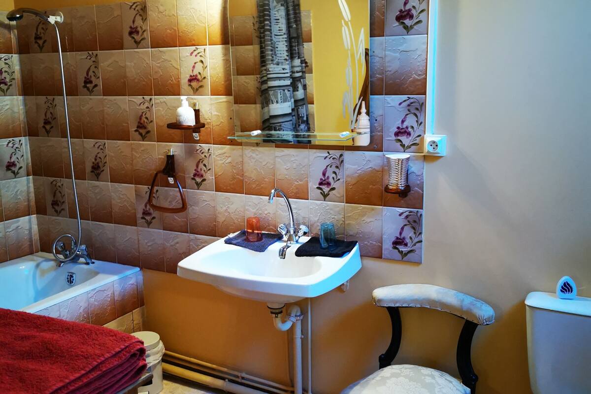 double room (2-5-8) | deep-soaking bathtub