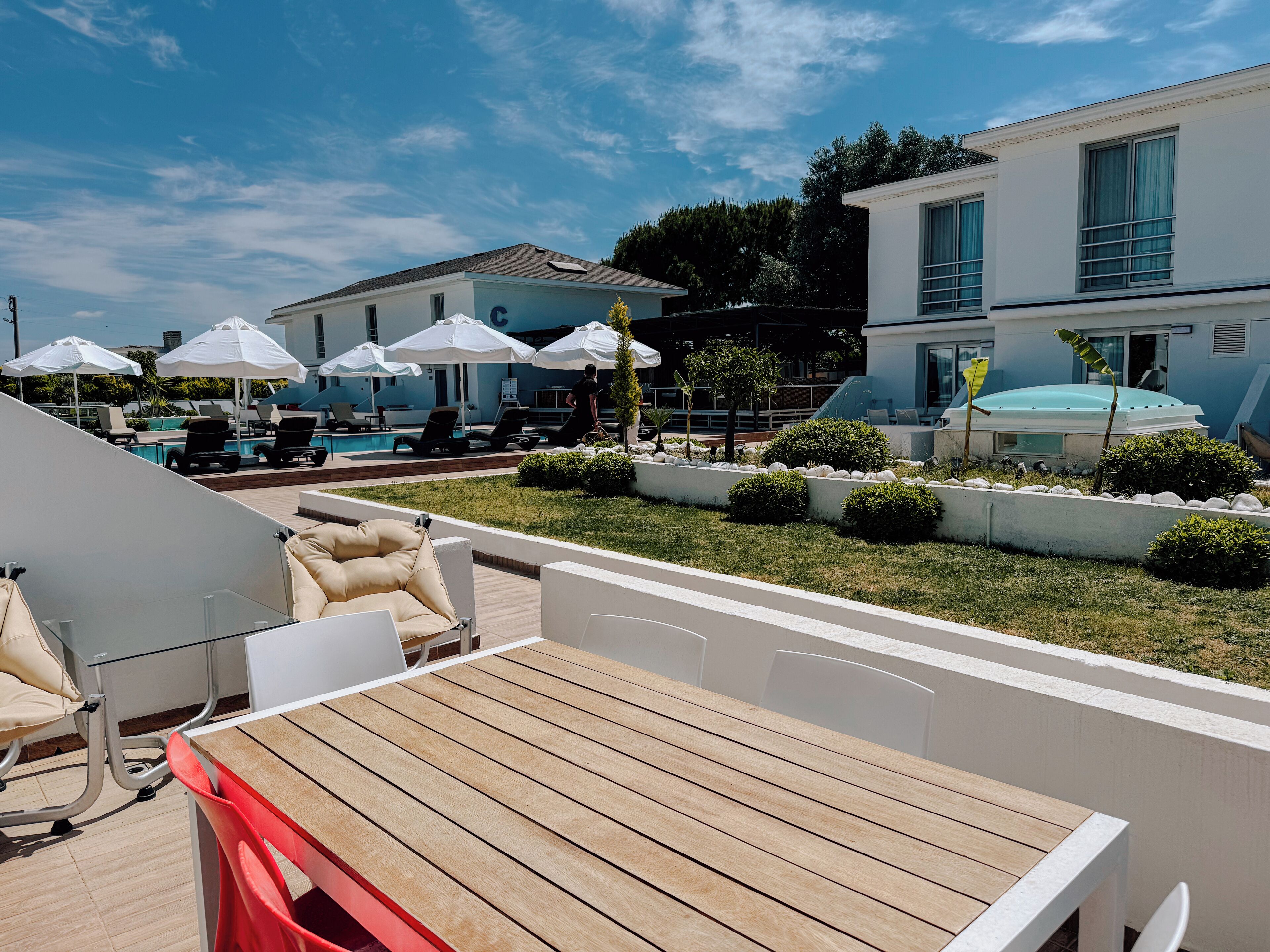 Vela Premium Dublex Pool View | Vista para o jardim