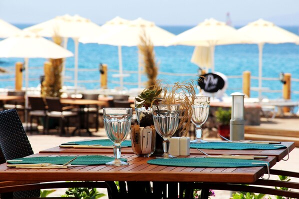 Breakfast, lunch, dinner served; international cuisine - Parkmarin Tatil Evleri (Bodrum)