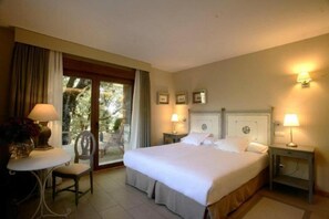 1 habitación, minibar, escritorio y espacio para trabajar con laptop 