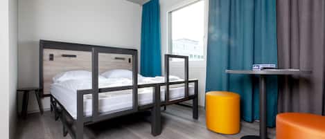 Coffres-forts dans les chambres, bureau, fer et planche à repasser