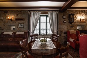 Family Cottage, 5 Bedrooms | Living room - Dugium (Fisterra)