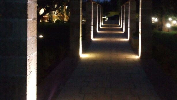 A pathway with illuminated edges, leading towards a dark sky. - Residence Gli Ulivi (Leverano)