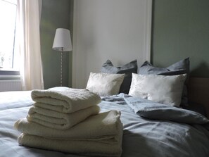 Premium bedding, rollaway beds, free WiFi, bed sheets - Altes Pastorat (Barmstedt)