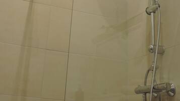 Studio | Bathroom shower